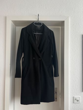 Schwarzer Damenmantel