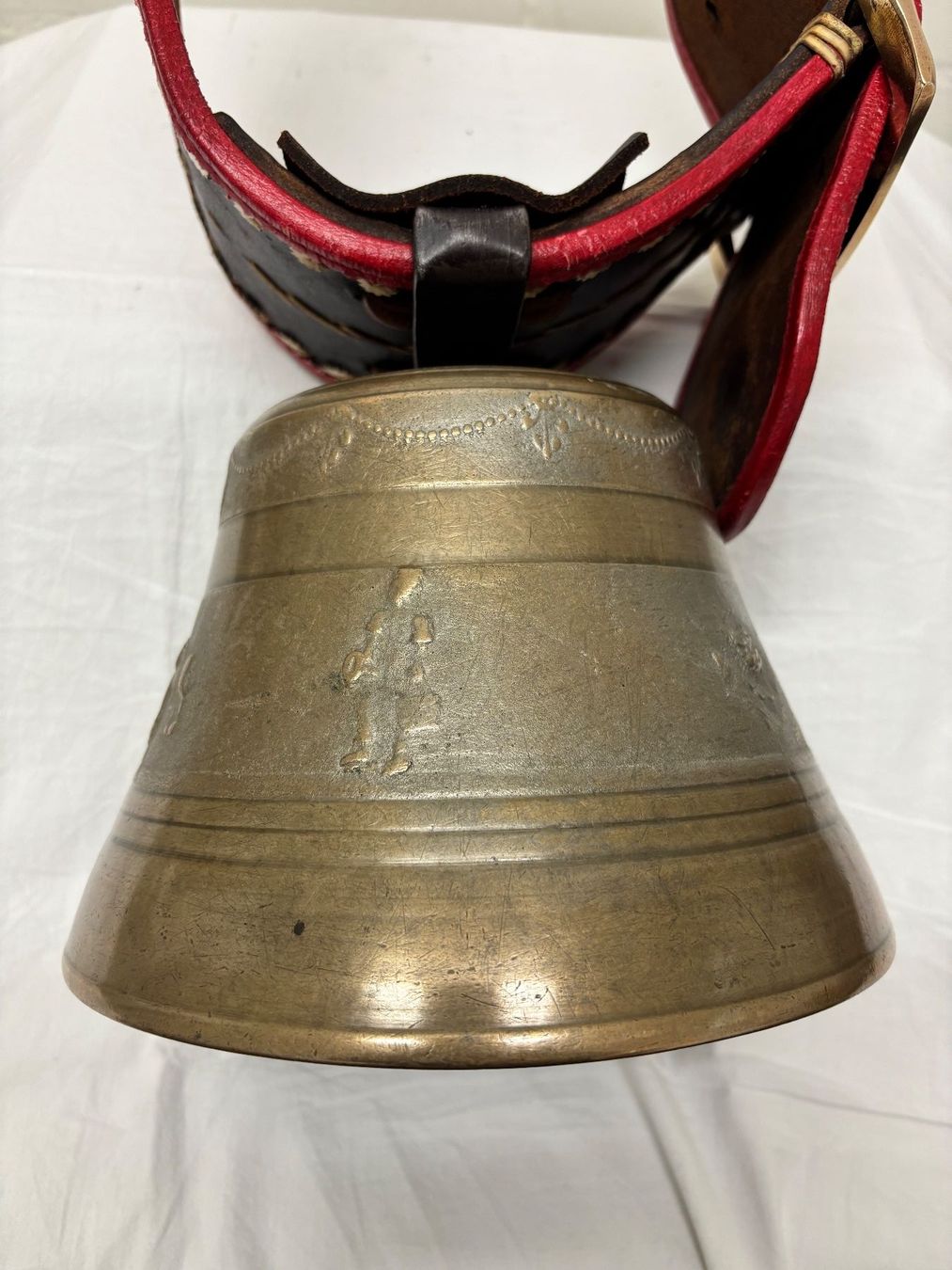 Cloches & sonnailles: Altertümliche Glocke ab 1.- – D'occasion à Breitenbach par miba52 5