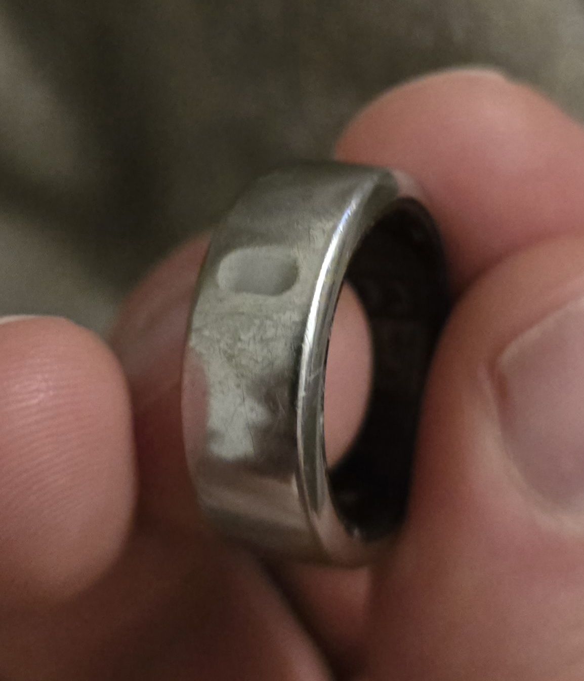 Oura Anelli: Oura Ring Gen 3 Size 07 and Charger – Usato da Buchs SG venduto da rei_7j5l 7