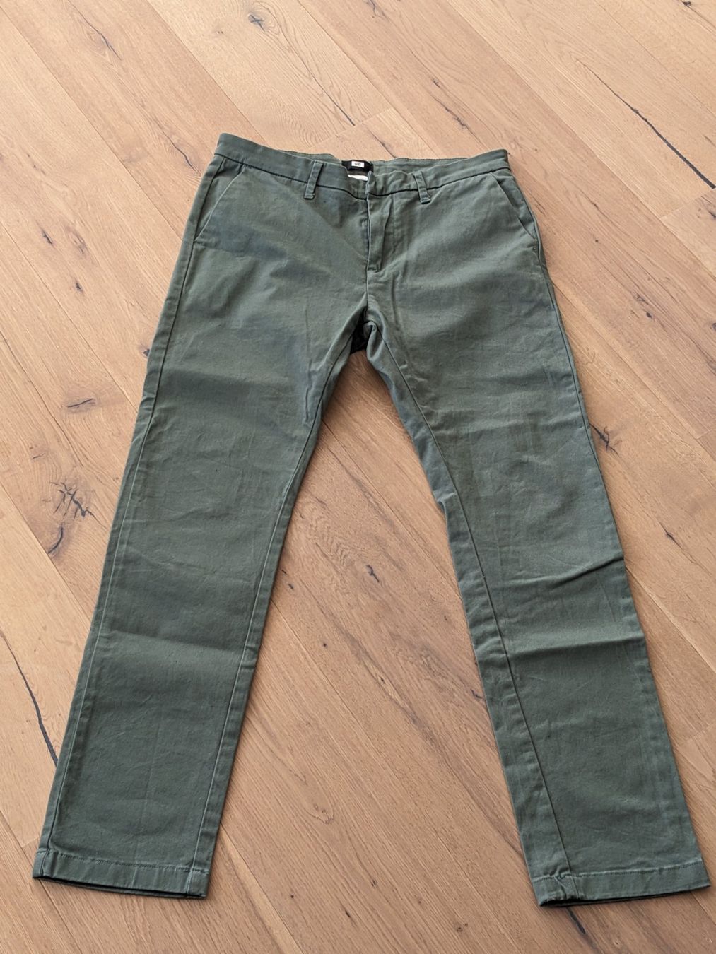 Pantaloni: Herrenhose Olive – Usato da Trachslau venduto da Tijneee