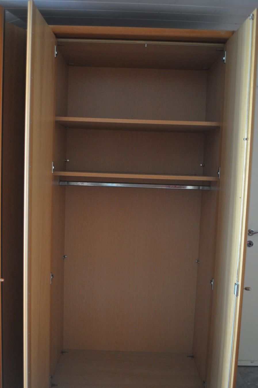 Armadi: Kleiderschrank 3-teilig – Usato da Stüsslingen venduto da jedmar 5