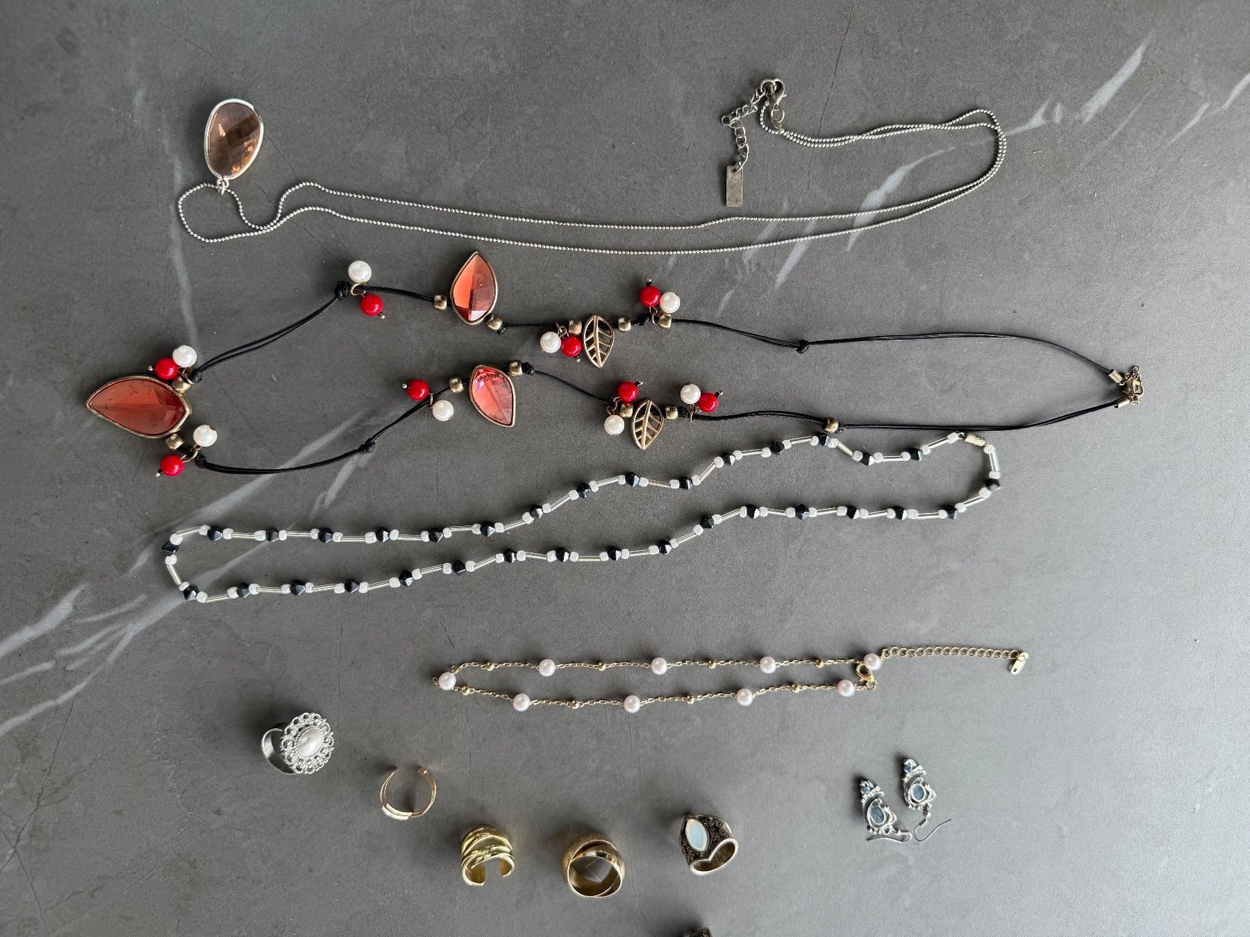 Colliers: Diversen Modeschmuck und Haarspangen – D'occasion à Altishofen par UrsulaP0102