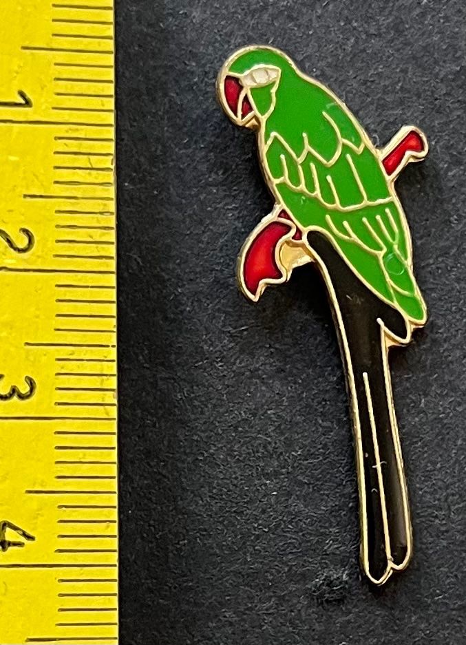 Placchette & Badge: Grüner Papagei/ Pin – Usato da Ostermundigen venduto da DaxKarten-75