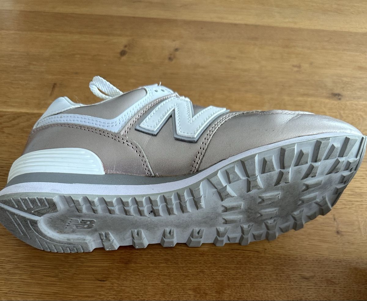 New Balance Scarpe da donna: New Balance Sneaker Gr 40 rosa metallic – Usato da Hindelbank venduto da Surlie 3