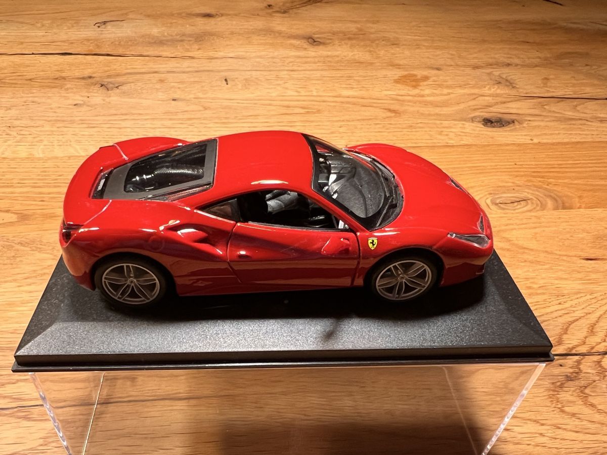 Ferrari Modellini d'auto: Burago Ferrari 488 GTB 1:32 – Usato da Hagneck venduto da Stejobe 3