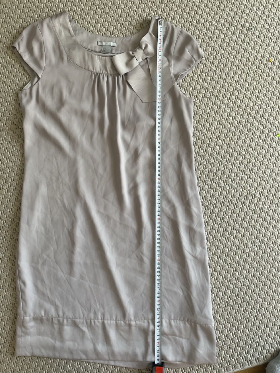 H&M Vestiti: Kleid mit Schlaufe, glänzend, H&M, 36 – Usato da Solothurn venduto da Bobesch08 6