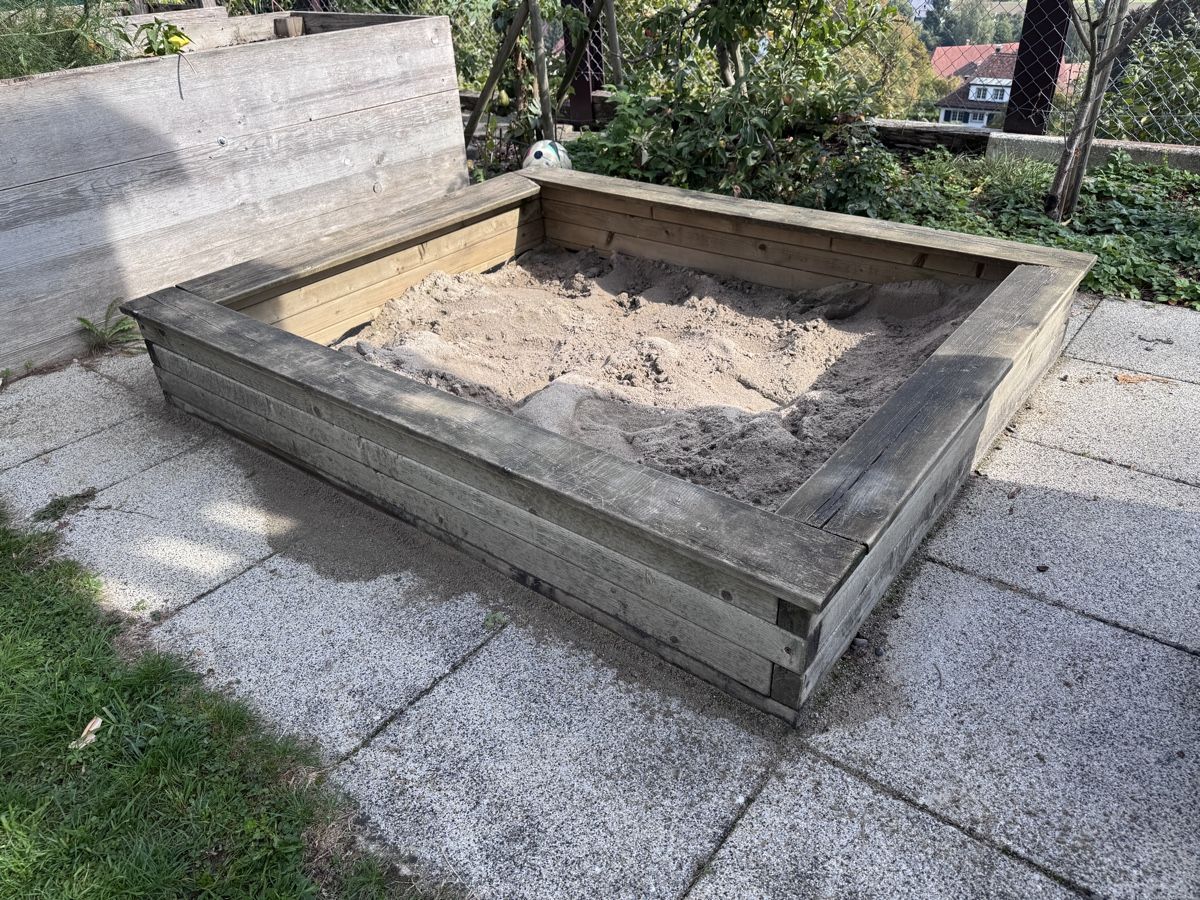 Sabbiera per bambini: Sandkasten aus Holz mit Abdeckung – Usato da Reitnau venduto da Fluum 1
