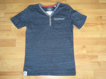 2 T-Shirt mit V-Ausschnitt, Grösse 146/152
