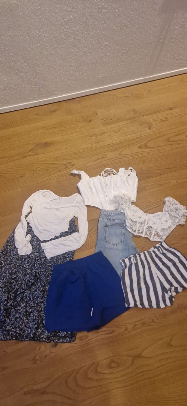 Kleiderpakete: sommer bundle  – Gebraucht aus Hochfelden von Ni9999