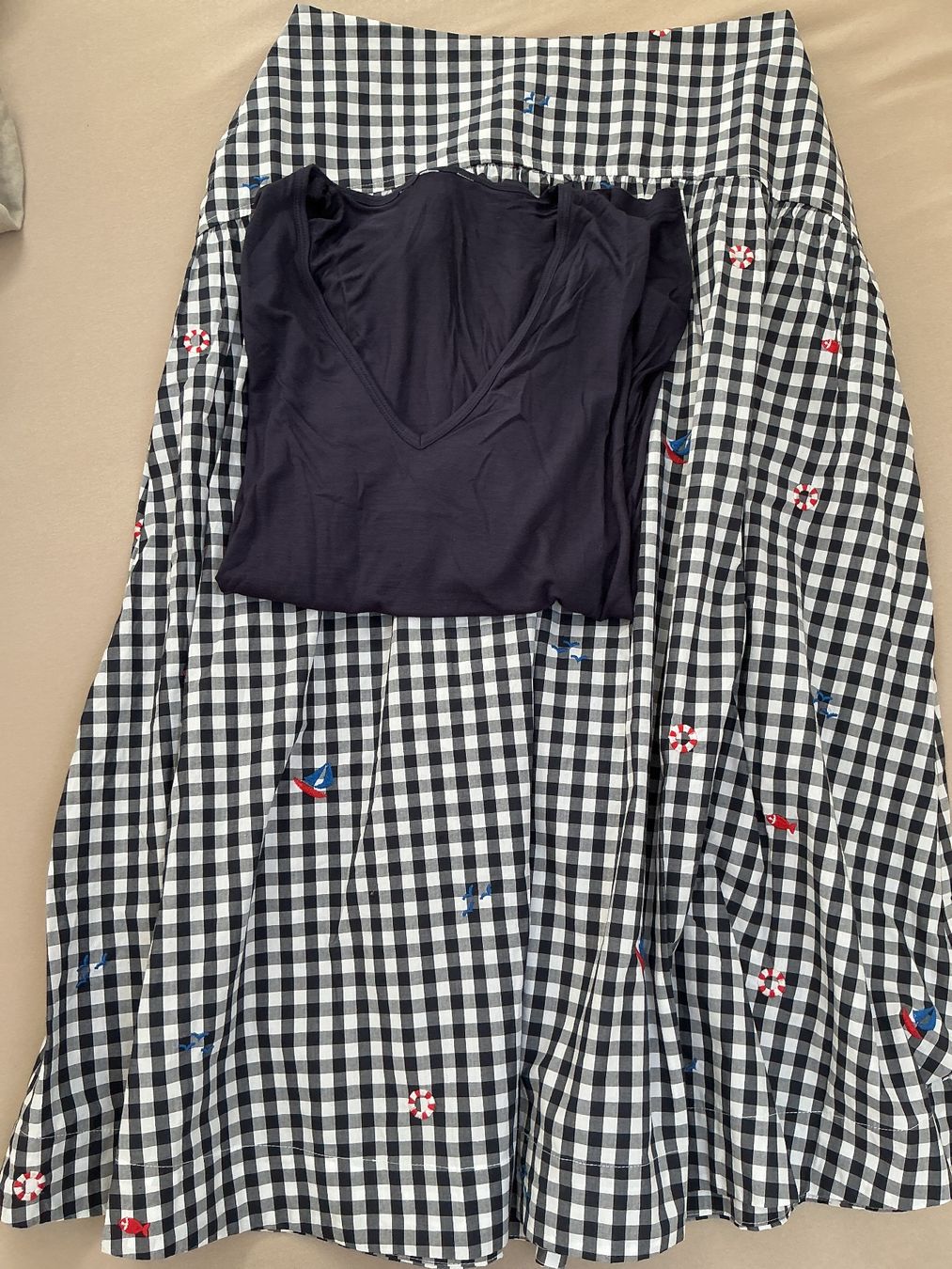 Lotti di vestiti: Jupe und Shirt – Usato da Triesen venduto da boston7 4