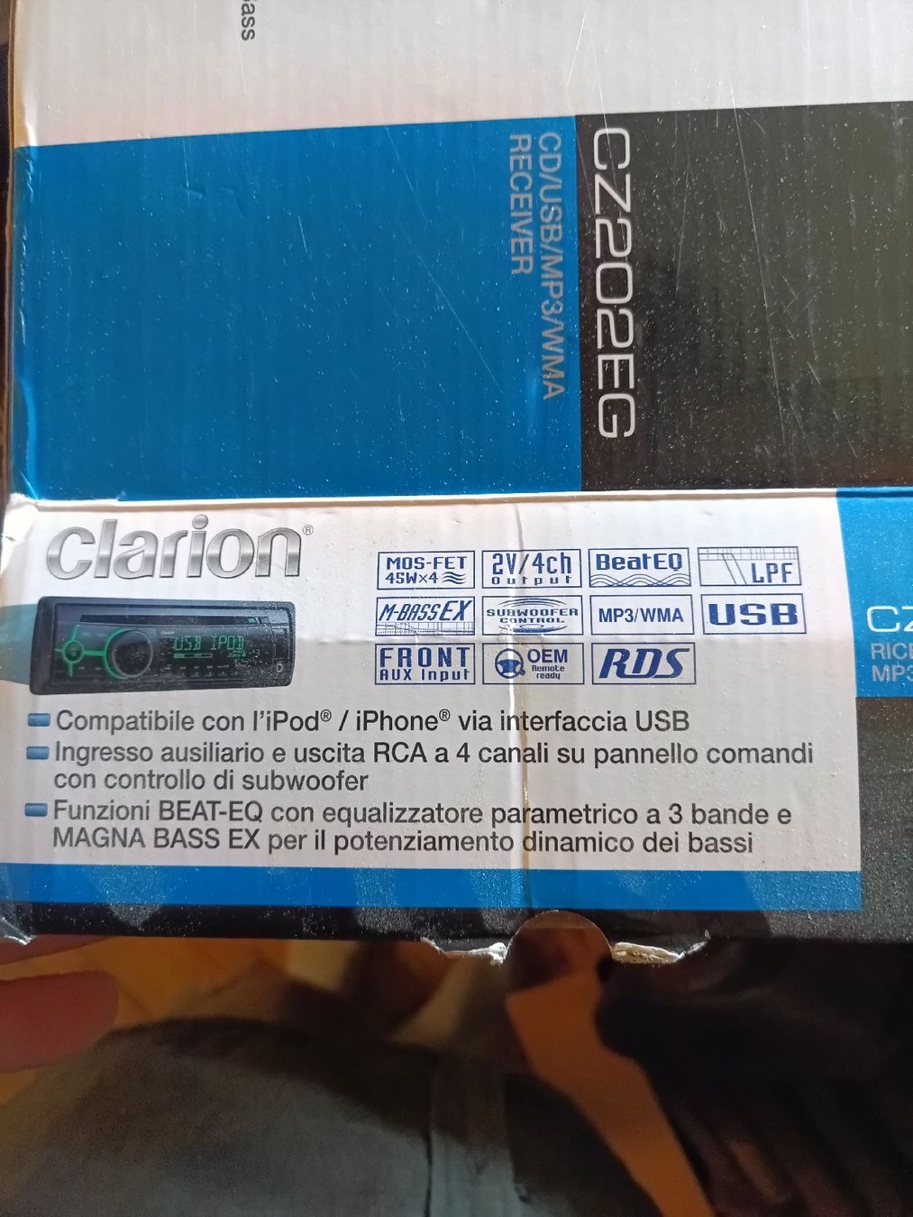 Radio: Clarion CZ202EG CD Receiver with USB and iPod/iPhone support – Nuovo (secondo la descrizione) da Wald AR venduto da germanog1 2