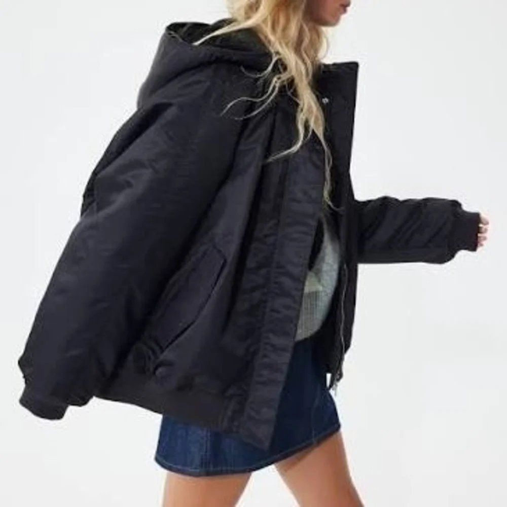 H&M Giacche: Oversized bomber jacket H&M XL – Usato da Monthey venduto da Black-Cockatoo 1