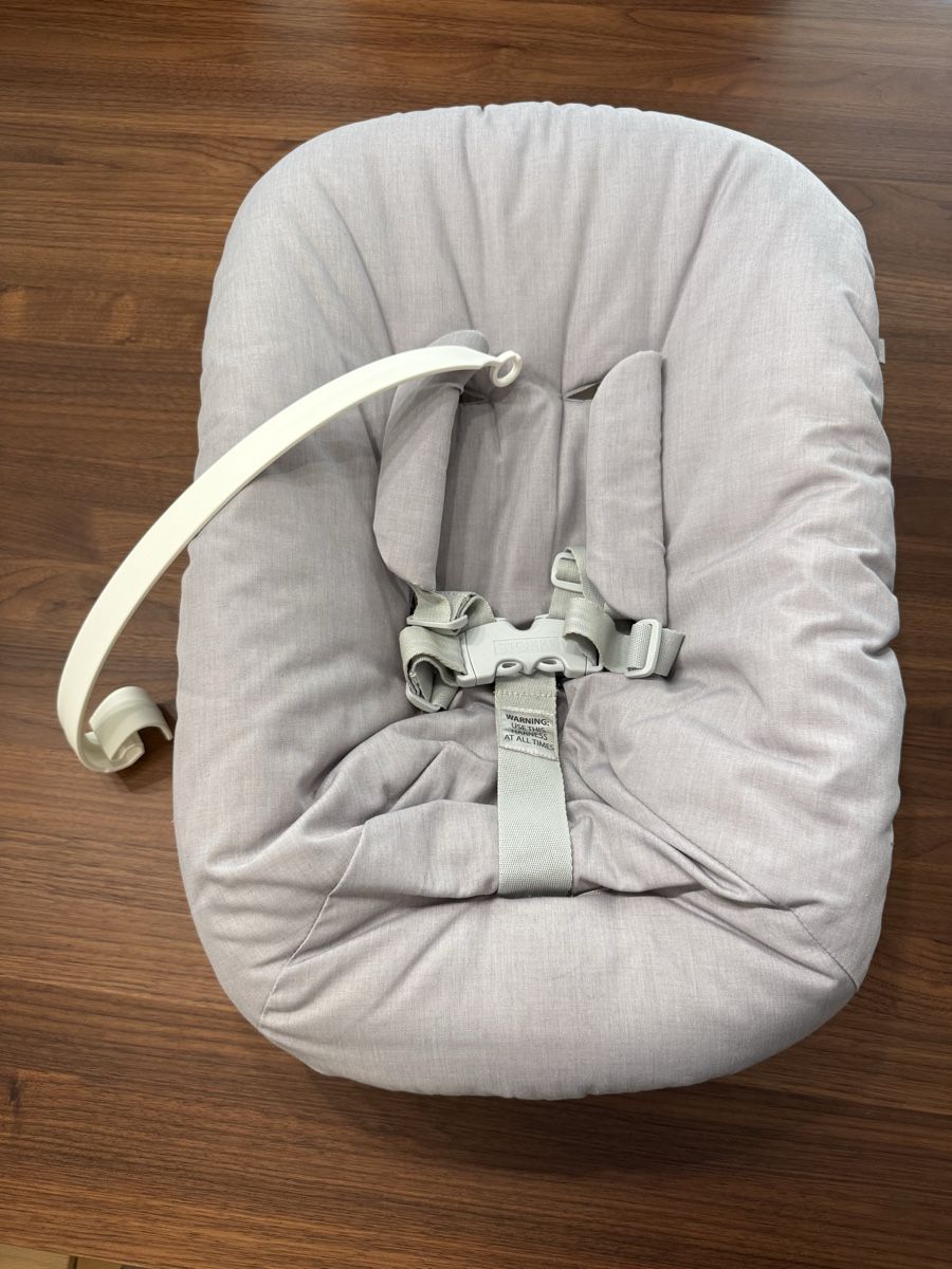 Stokke Sdraiette & Sdraiette a dondolo: Stokke Newborn Set mit Spielzeughalter Light Grey – Nuovo (secondo la descrizione) da Bülach venduto da Marcel_96 5