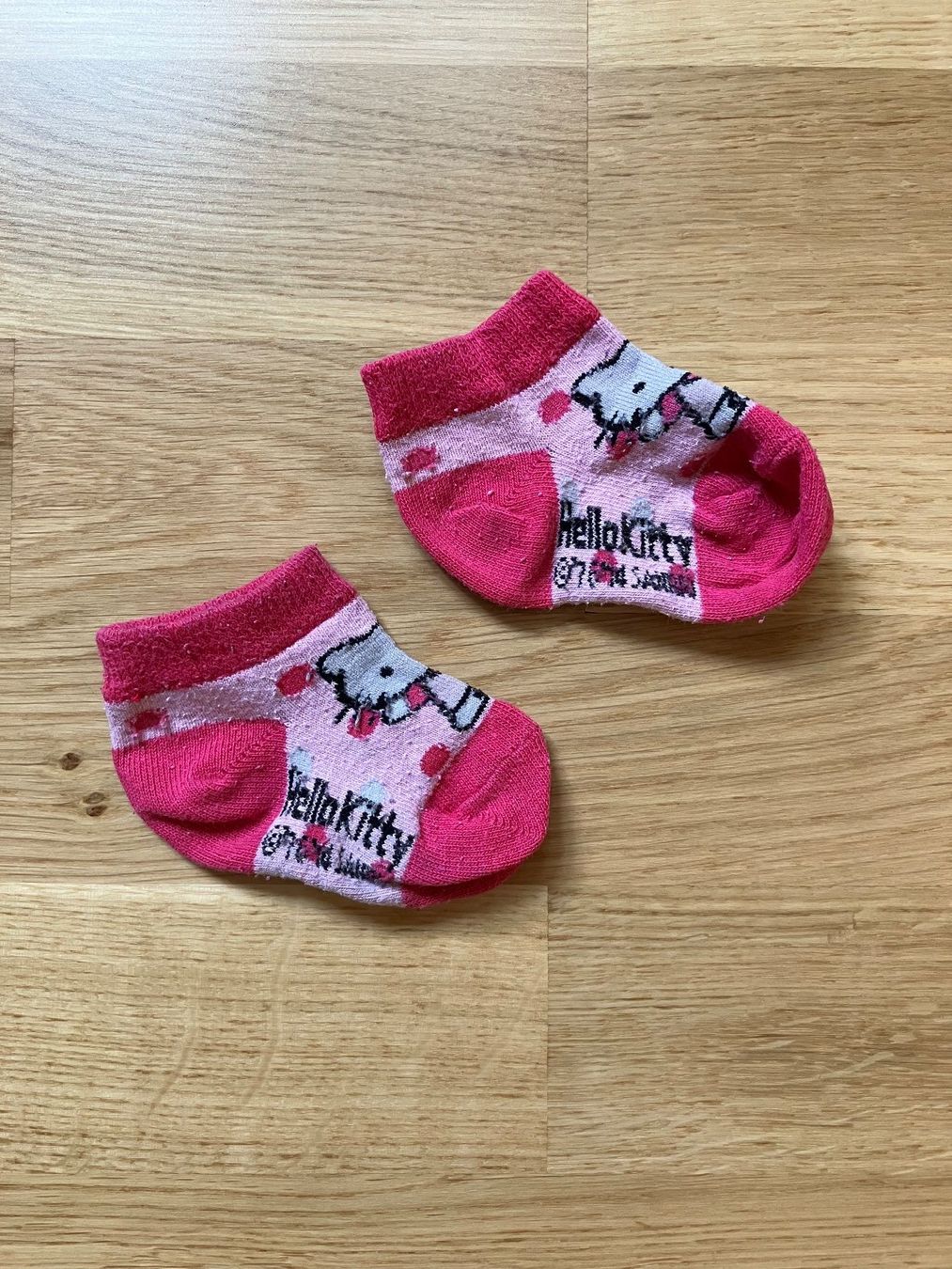Socken für Kinder: Babysocken Hello Kitty Gr. 15-17 – Gebraucht aus Urdorf von Chrugitsch