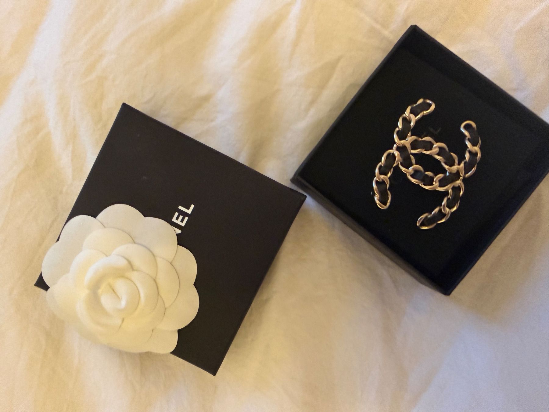 Chanel Broches & Aiguilles: Broche Chanel – D'occasion à Payerne par kni_w6xk