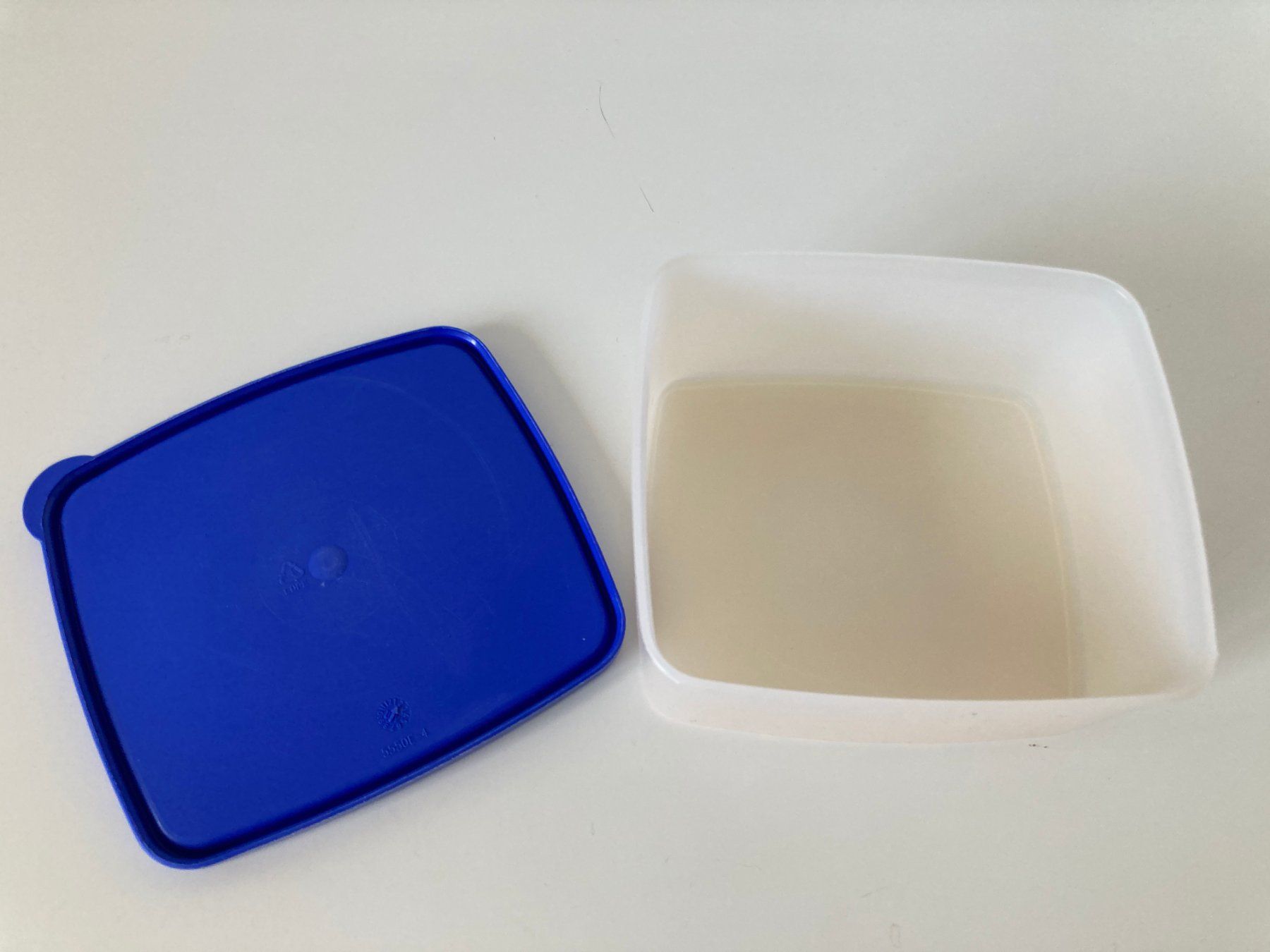 Tupperware Behälter & Ähnliches: Boîte Tupperware bleue et blanche – Gebraucht aus Biel/Bienne von almercaa 2