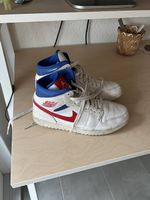 Sneaker Jordan 1 Mid White Red Royal