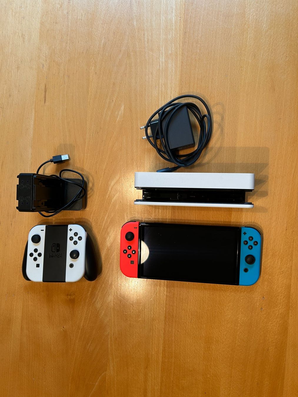 Nintendo Konsolen: Nintendo Switch | 2 Joy-Con sets | Joy-Con Ladestation – Gebraucht aus Grüt (Gossau ZH) von lor_sv5l 1