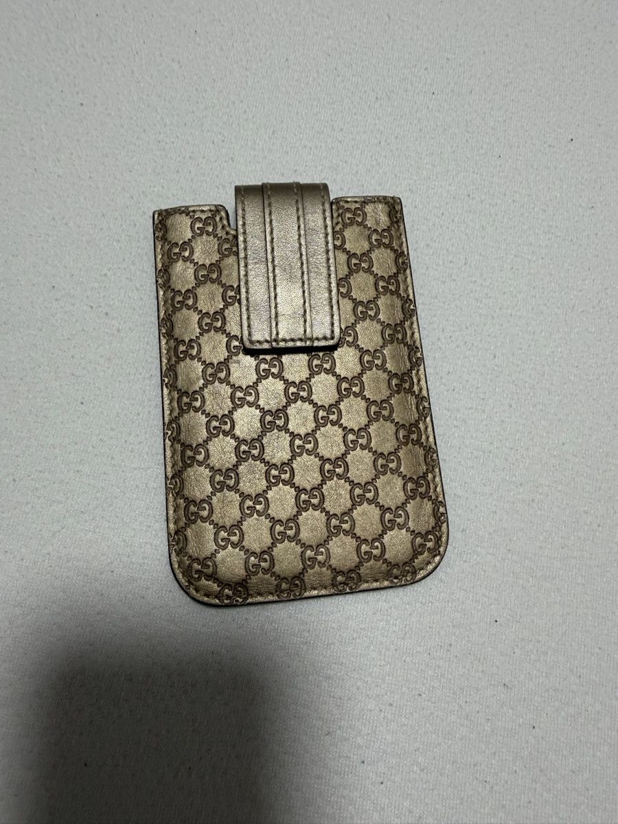Gucci Covers & Schutzfolien: Schutzhülle Gucci GG Monogrammt  Leder  – Gebraucht aus Niederbipp von yar_tf6f