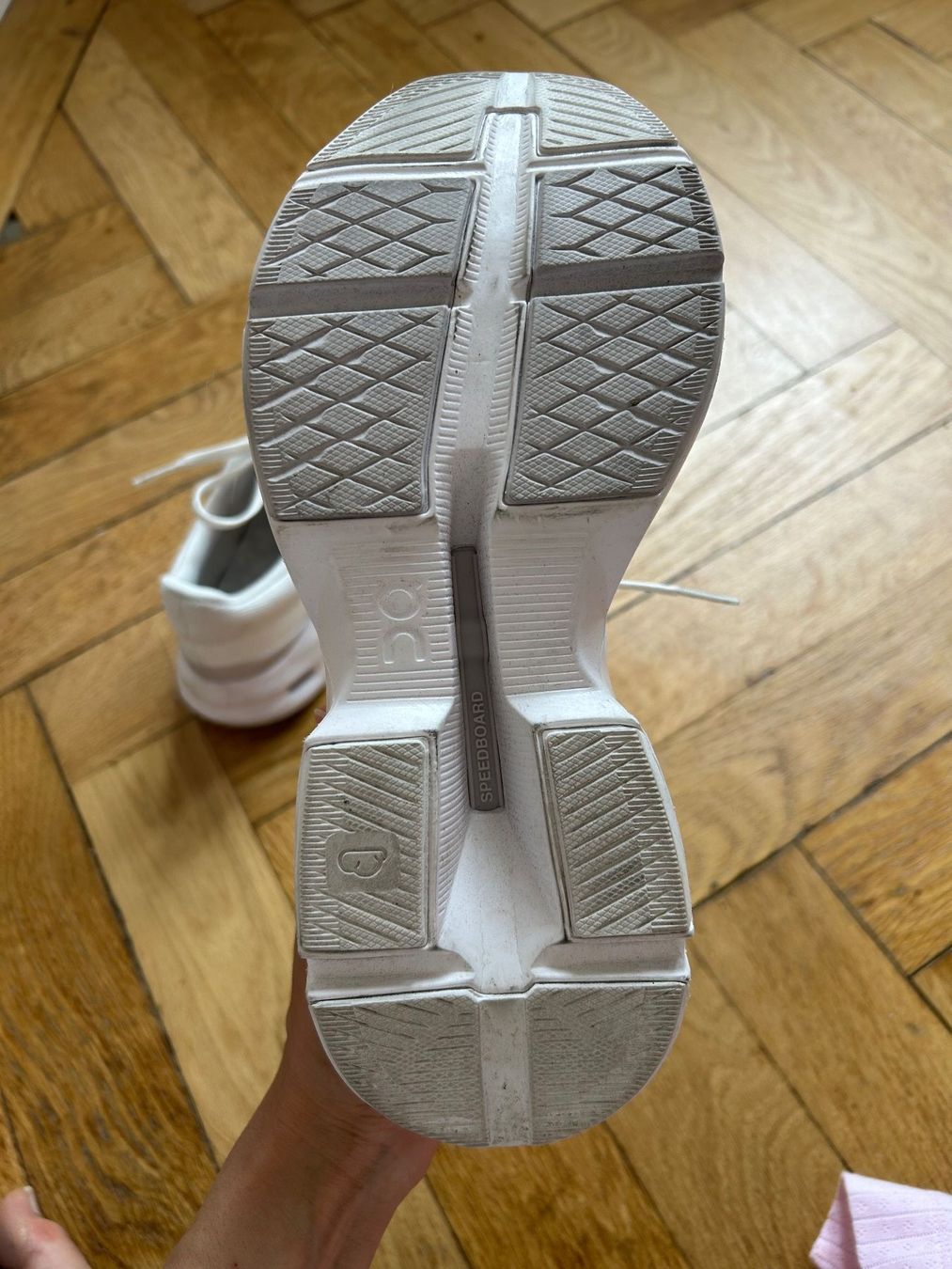 On Chaussures femmes: On white sneakers – D'occasion à Zürich par EllaPota 6