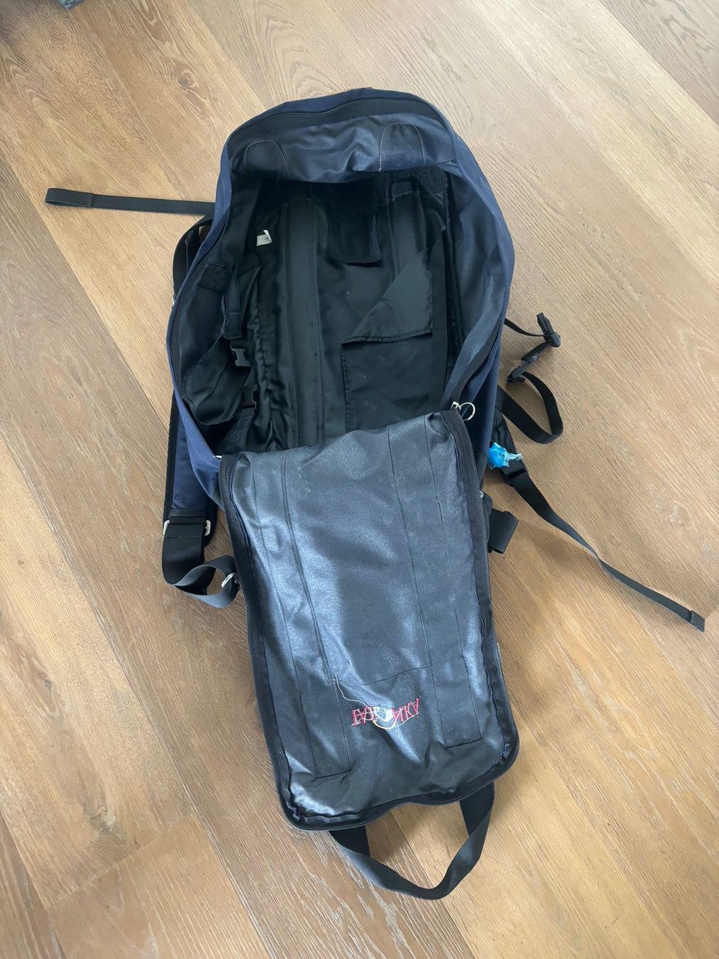Tatonka Sacs à dos: Kofferrucksack, Tatonka Flight Case, Topozustand – D'occasion à Hombrechtikon par belluk 1