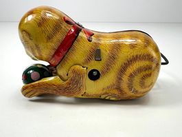 Aufziehbare Blechfigur „Katze mit Ball“ – Uhrwerkantrieb