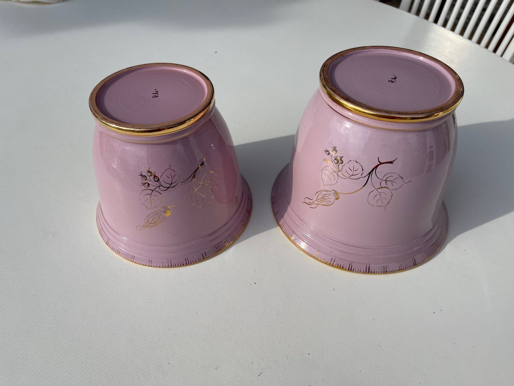 Vasi per fiori: 2 SUPERBES CACHE-POTS – Nuovo (secondo la descrizione) da La Croix (Lutry) venduto da Sporades 5