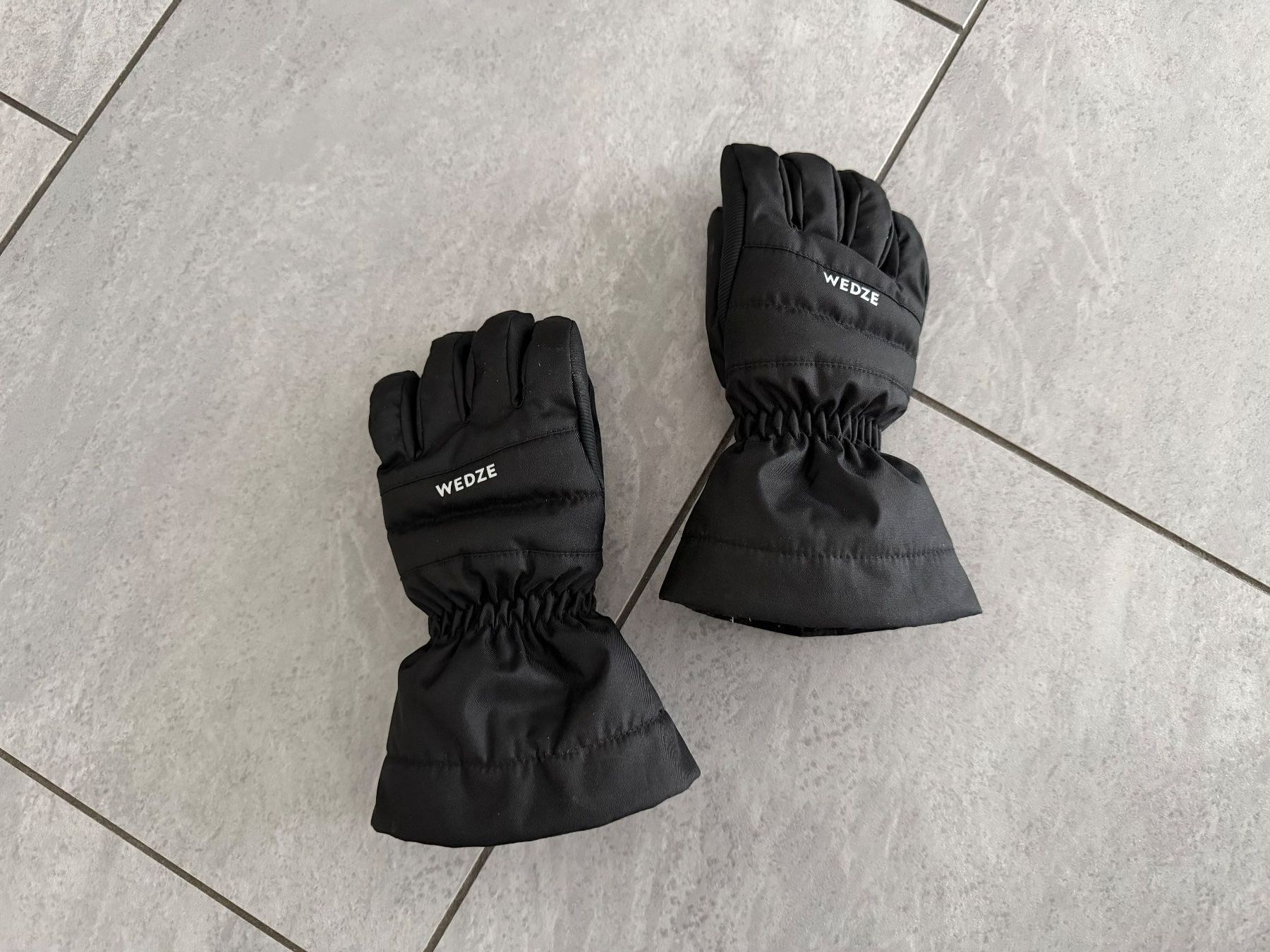 Guanti: Skihandschuhe Kinder - Wedze – Usato da Bülach venduto da Loredana13