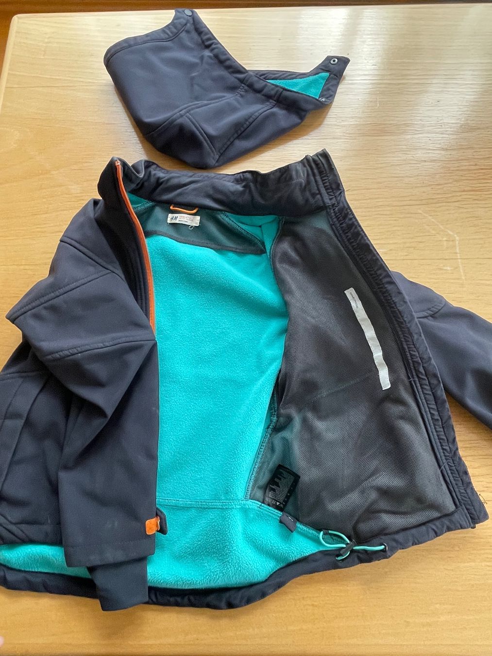 H&M Jacken & Mäntel: Softshell Jacke für Kinder. H&M. Grösse 140. – Gebraucht aus Seengen von swossi 2