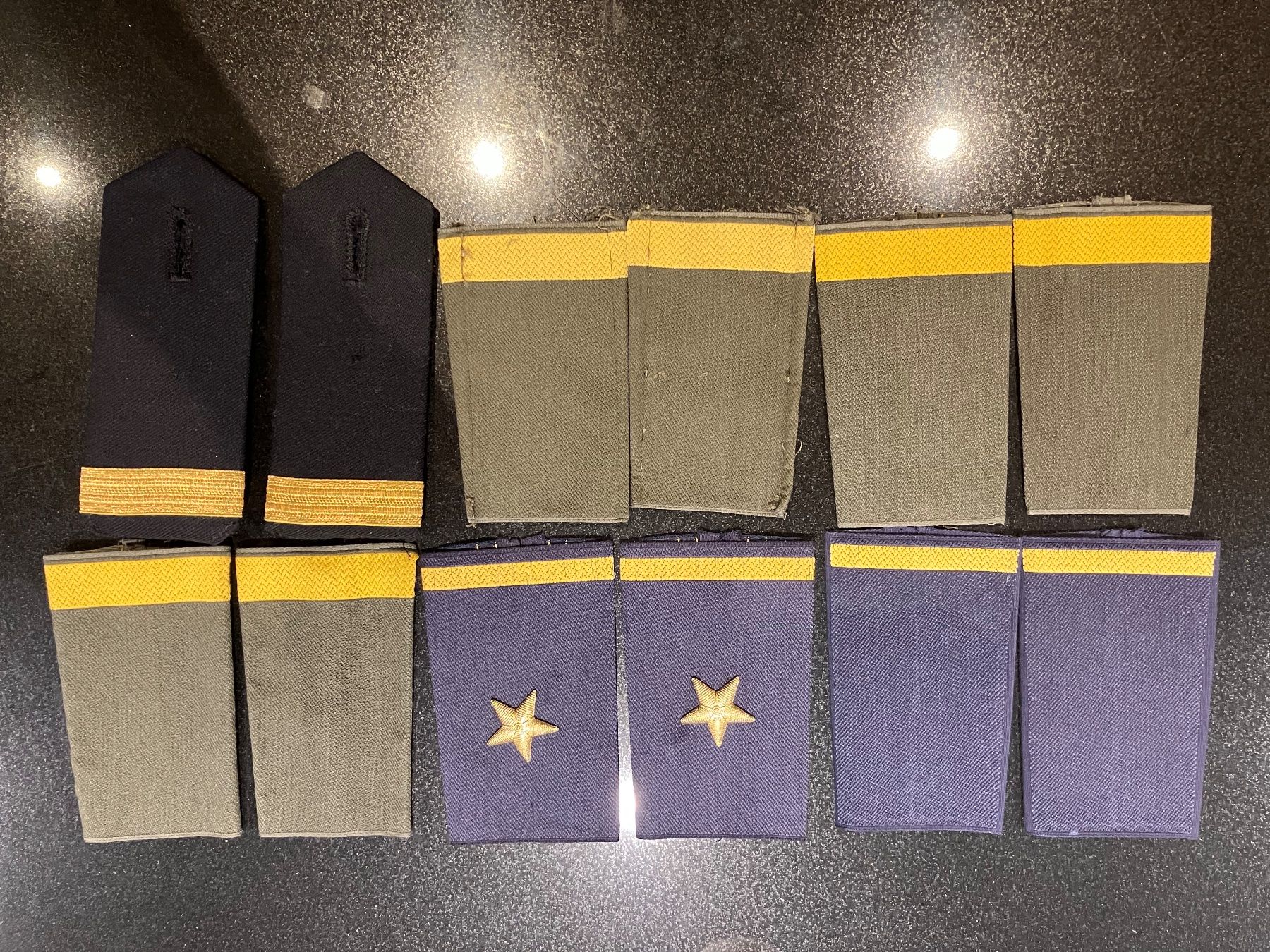 Placchette & Badge: Dienstgrade / Rangabzeichen Bundeswehr – Usato da Luzern venduto da hollandjs