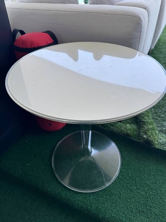 Scaffali: Étagères IKEA, table de nuit? Table ronde – Usato da Veytaux venduto da agn_56pw 2