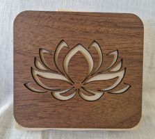 Leder-Portemonnaie Unikat – Nussbaum-Holz – Lotus-Design