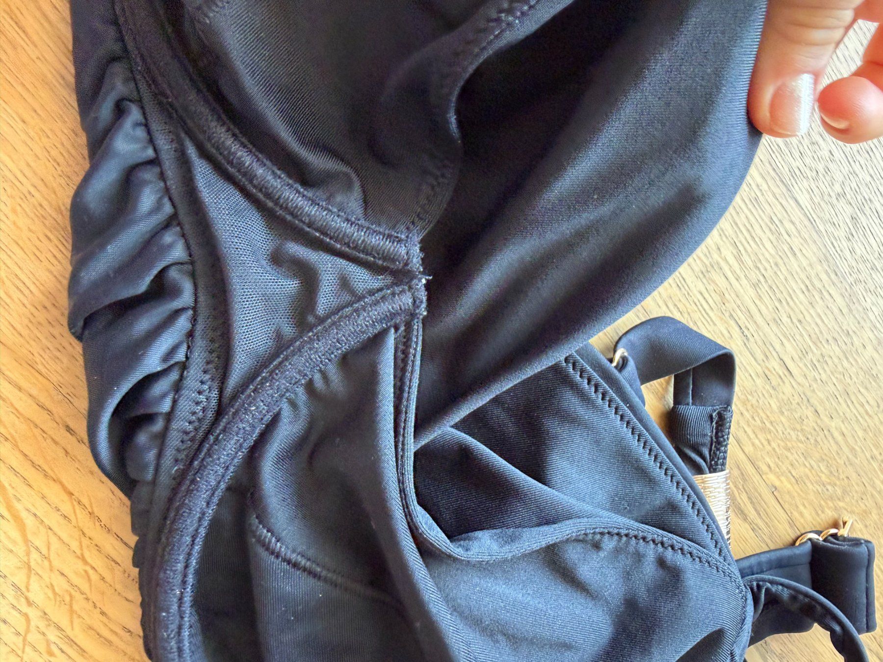 Calzedonia Badekleider & Bikinis: Bikini Oberteil schwarz Calzedonia – Defekt aus Riehen von edu_92w7 5