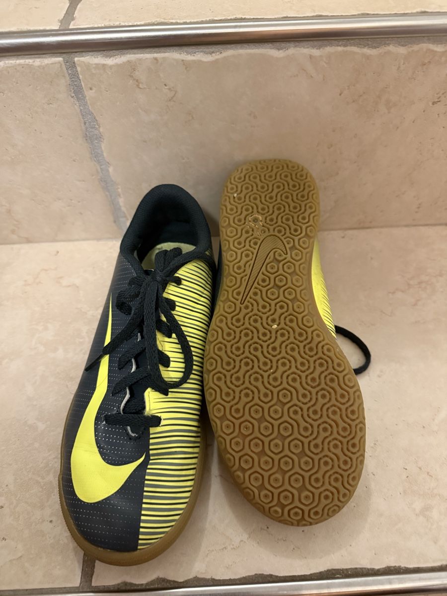 Nike Schuhe für Jungen: Chaussures de foot Nike 36 – Gebraucht aus Tavannes von calimero1012 1