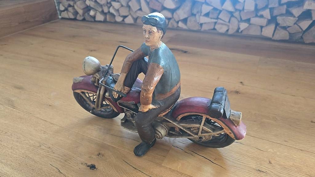Modellbausätze & Standmodelle: Harley-Davidson Retro Figur auf Motorrad – Gebraucht aus Leimbach AG von Vogelspinne 1