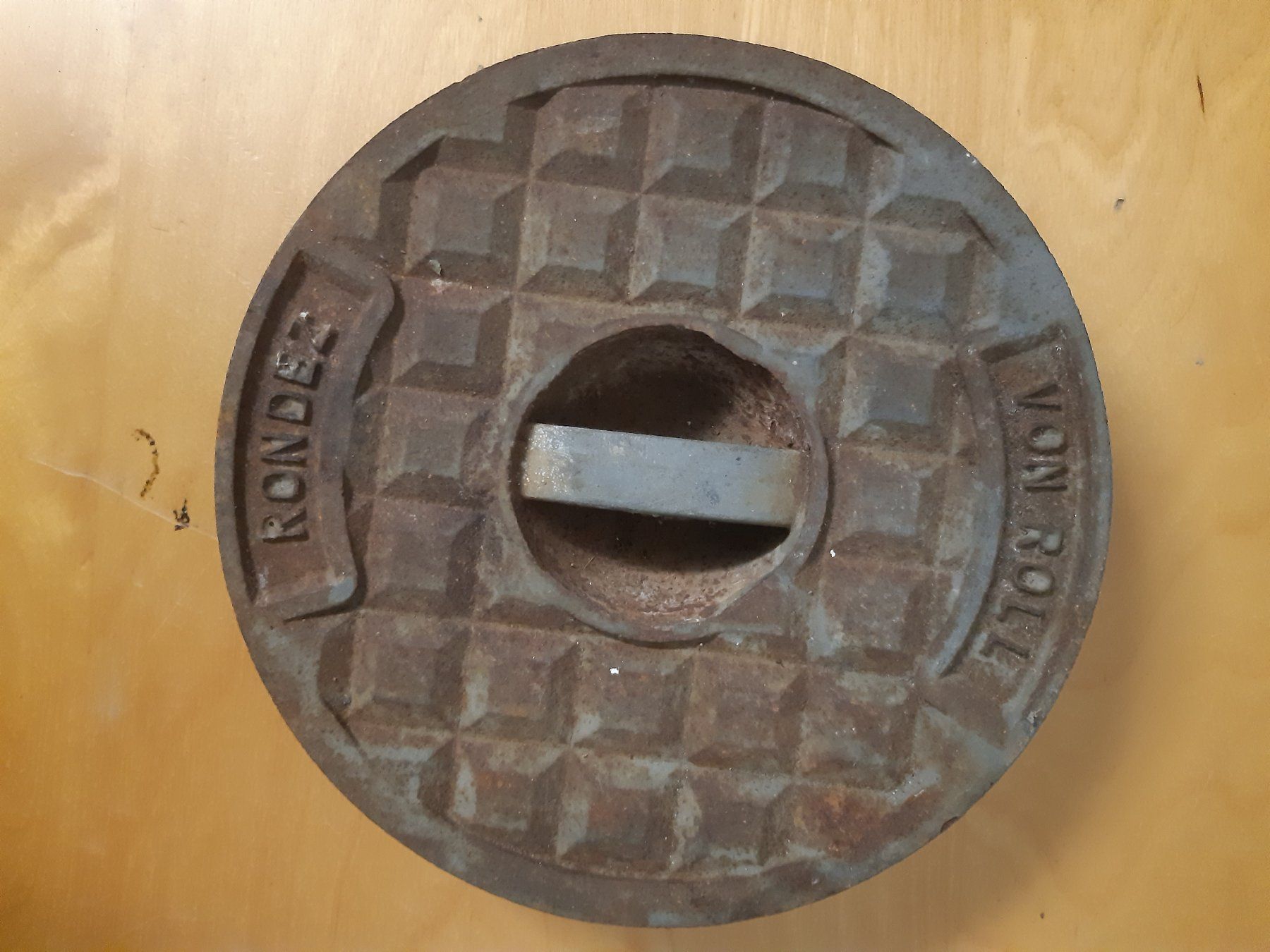 Tutti gli attrezzi: Von Roll / Rondez small manhole – Usato da Verscio venduto da giamma1985 1