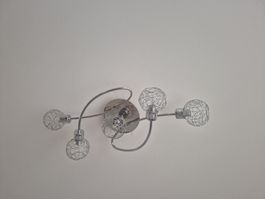 Moderne Deckenlampe mit 5 Drahtkugeln