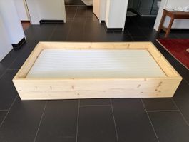 Holzbett Kinderbett mit Matratze 70x140 cm gut erhalten