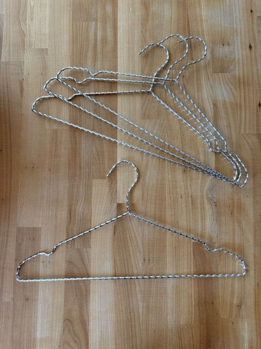 Appendiabiti: 4 Metall Kleiderbügel – Usato da Rümlang venduto da Fledermaus16