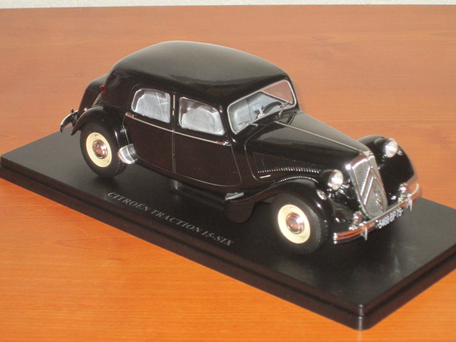 Citroën Modellini d'auto: Citroen  Traction 15 Six 1/24 – Nuovo e nell'imballaggio originale da Bonfol venduto da zagato43e