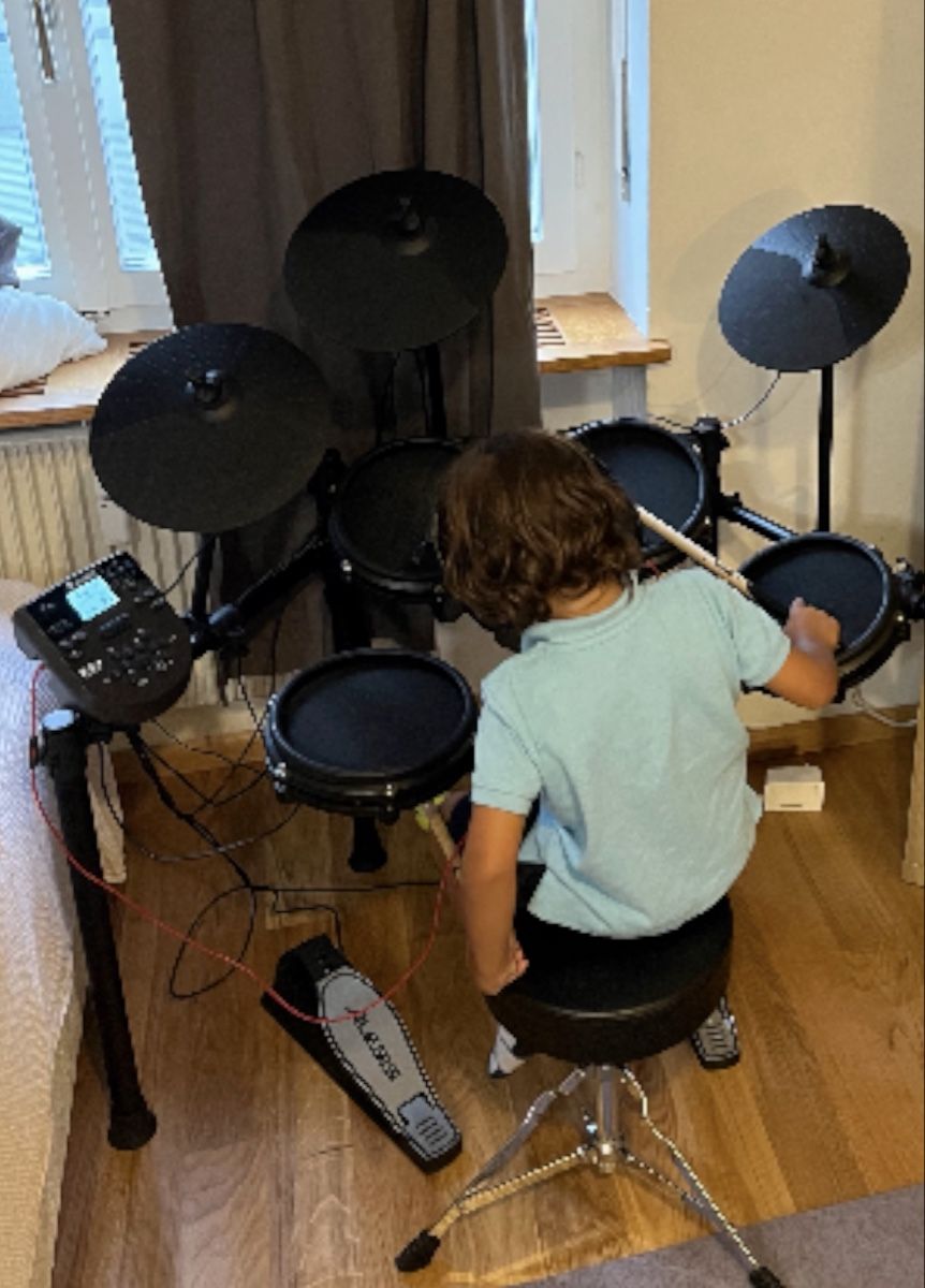 Alesis Musikinstrumente: Alesis Nitro Mesh Kit - E drums Electronic used - good – Gebraucht aus Basel von bas_y5fc 1