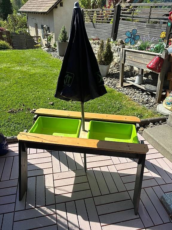 Tischset: Table ou bac à sable avec parasol pour enfant – Gebraucht aus Moutier von Christiane13
