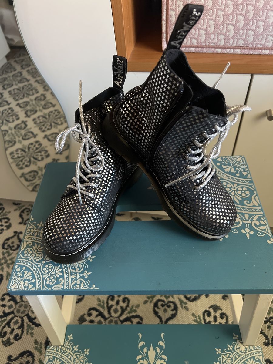Dr. Martens Scarpe per ragazze: Dr. Martens Pascal Gr. 33 Sterne Boots Stiefel – Nuovo e nell'imballaggio originale da Wolfwil venduto da Vessie