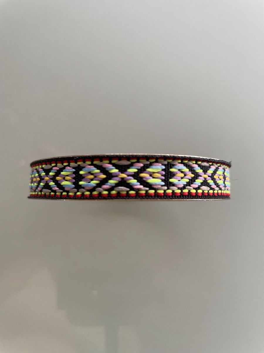 Bracciali & Braccialetti: Bracelet rigide ethnique argenté et multicolore neuf – Nuovo e nell'imballaggio originale da Vuadens venduto da Nina11
