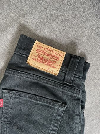 Vintage Levi’s 511 black low waist (very 90s)