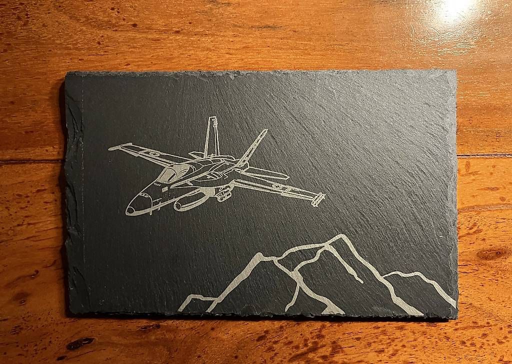 Servierplatten: F/A-18 auf Schieferplatte 13x20cm – Gebraucht aus Rickenbach ZH von Pumba_500