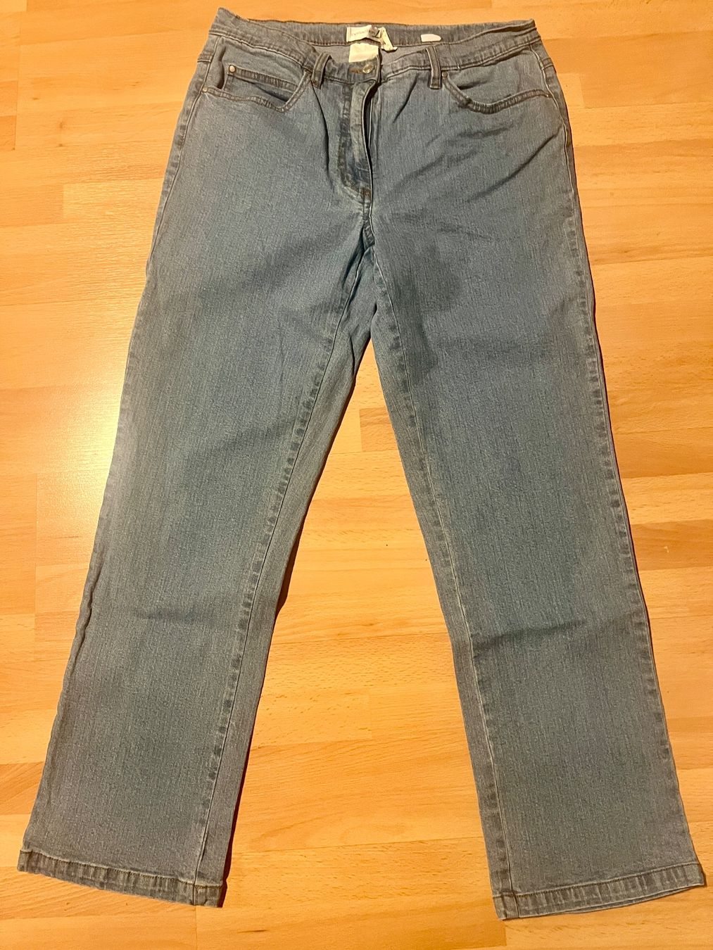 Jeans: Helle Stretch- Jeans, Kurzgrösse 21 – Usato da Strengelbach venduto da Lucaernest
