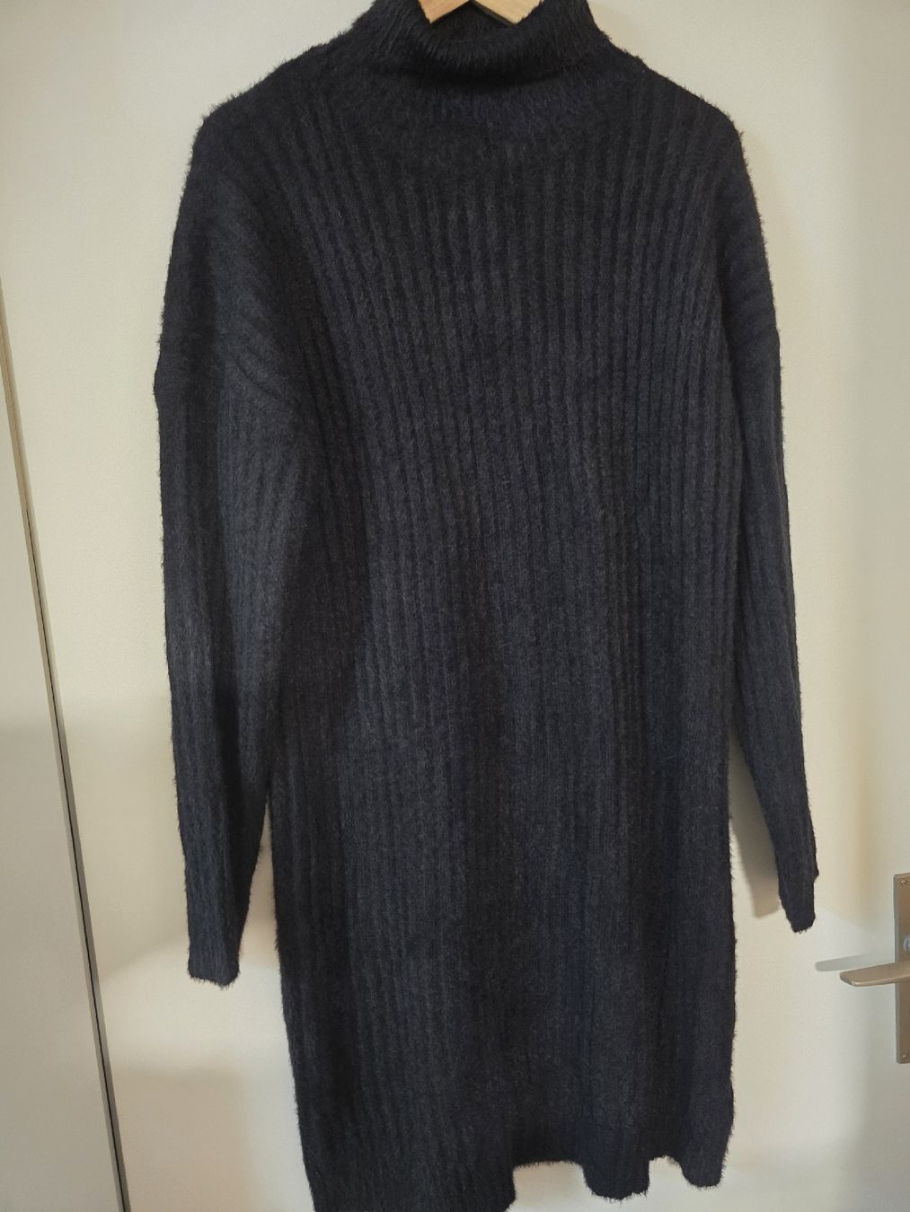 Vestiti: Strickkleid mit Rollkragen dunkelgrau Grösse 42/44 – Usato da Bülach venduto da Cat_2.5 1