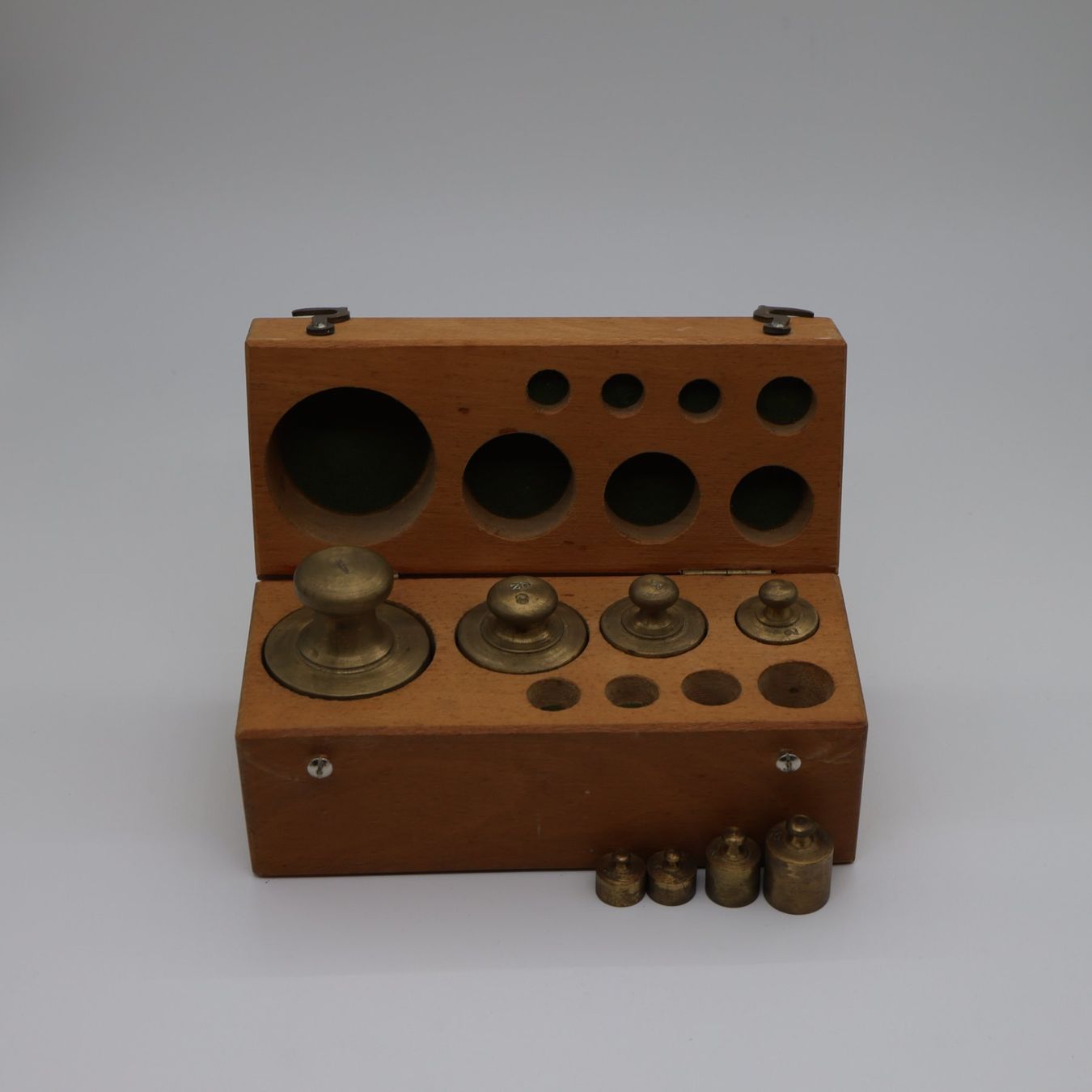 Accessori da laboratorio: Vintage-Gewichteset – Usato da Volketswil venduto da brockipfannenstil 7