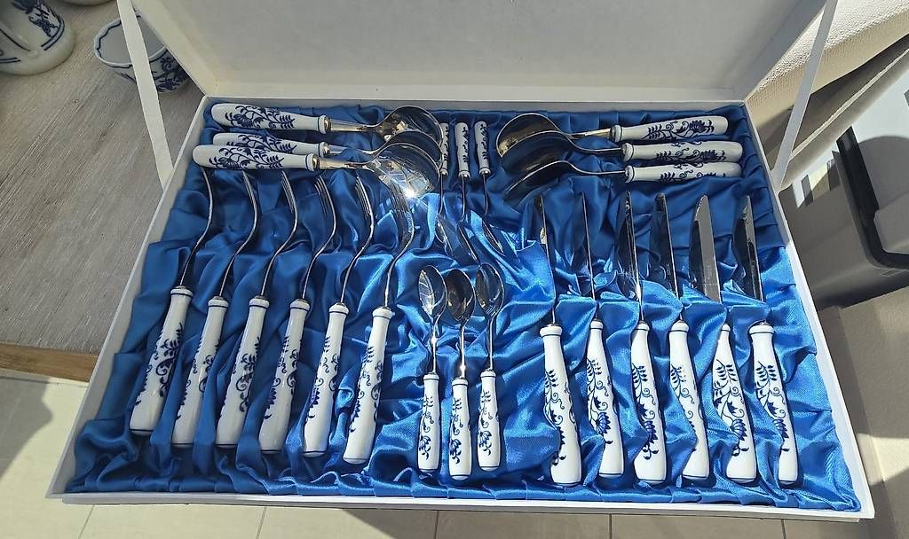Set di posate: Besteck - Set, Zwiebelmuster, Bohemia  – Usato da Rorschach venduto da bugsy123